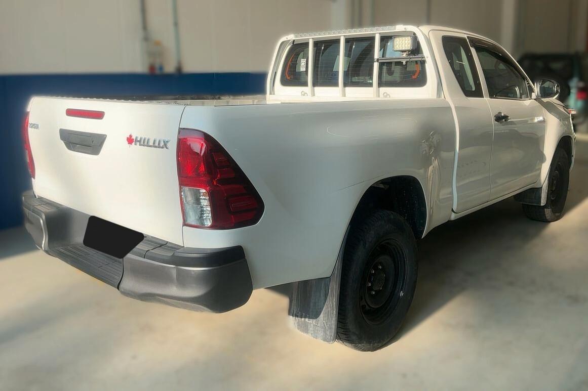 Toyota Hilux 2.4 D-4D Extra Cab Comfort 4x4 — 150 CV | 07/2021 | 28.100 km