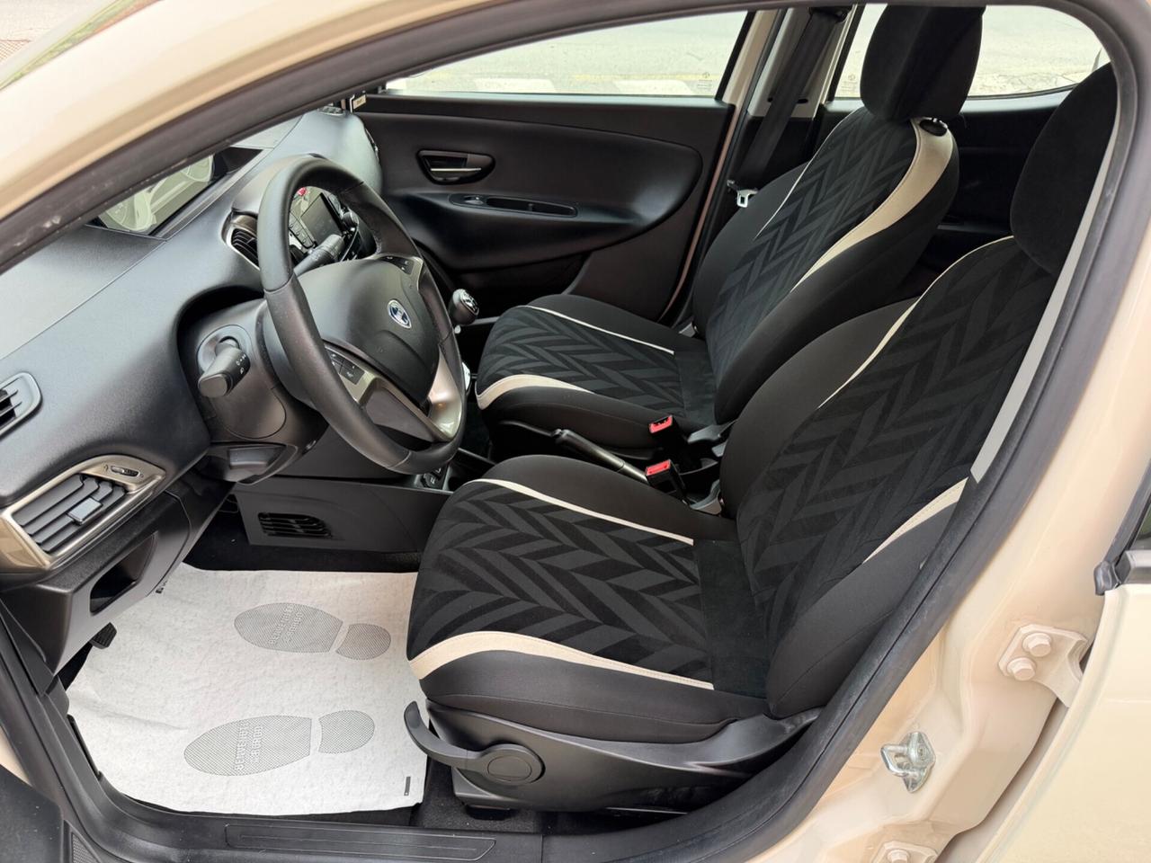 LANCIA YPSILON 1.2 NEOPATENTATI KM 26 MILA !!!