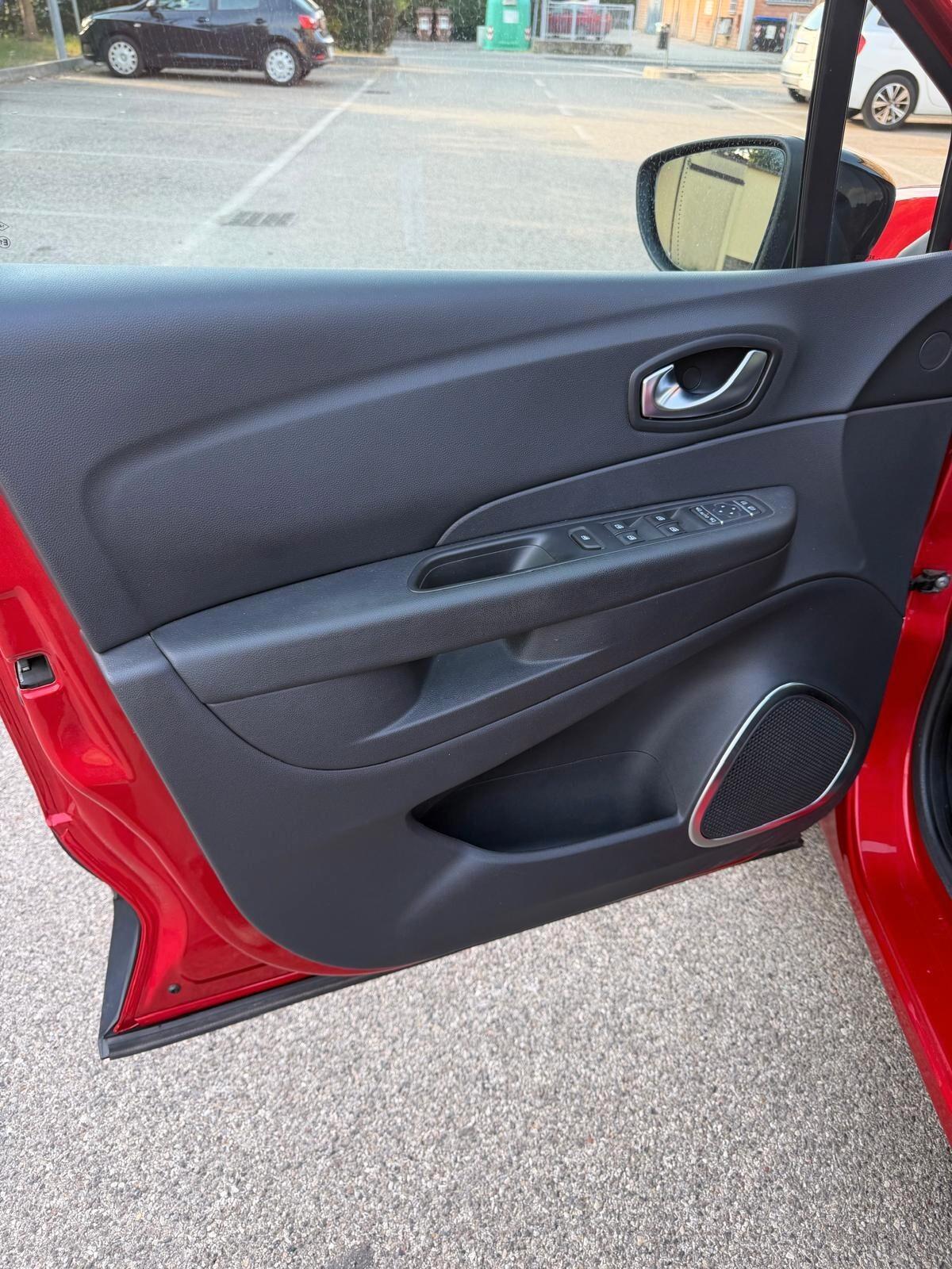 Renault Captur 1.3 TCE - AUTOMATICA - NAV. - 12 MESI DI GARANZIA -