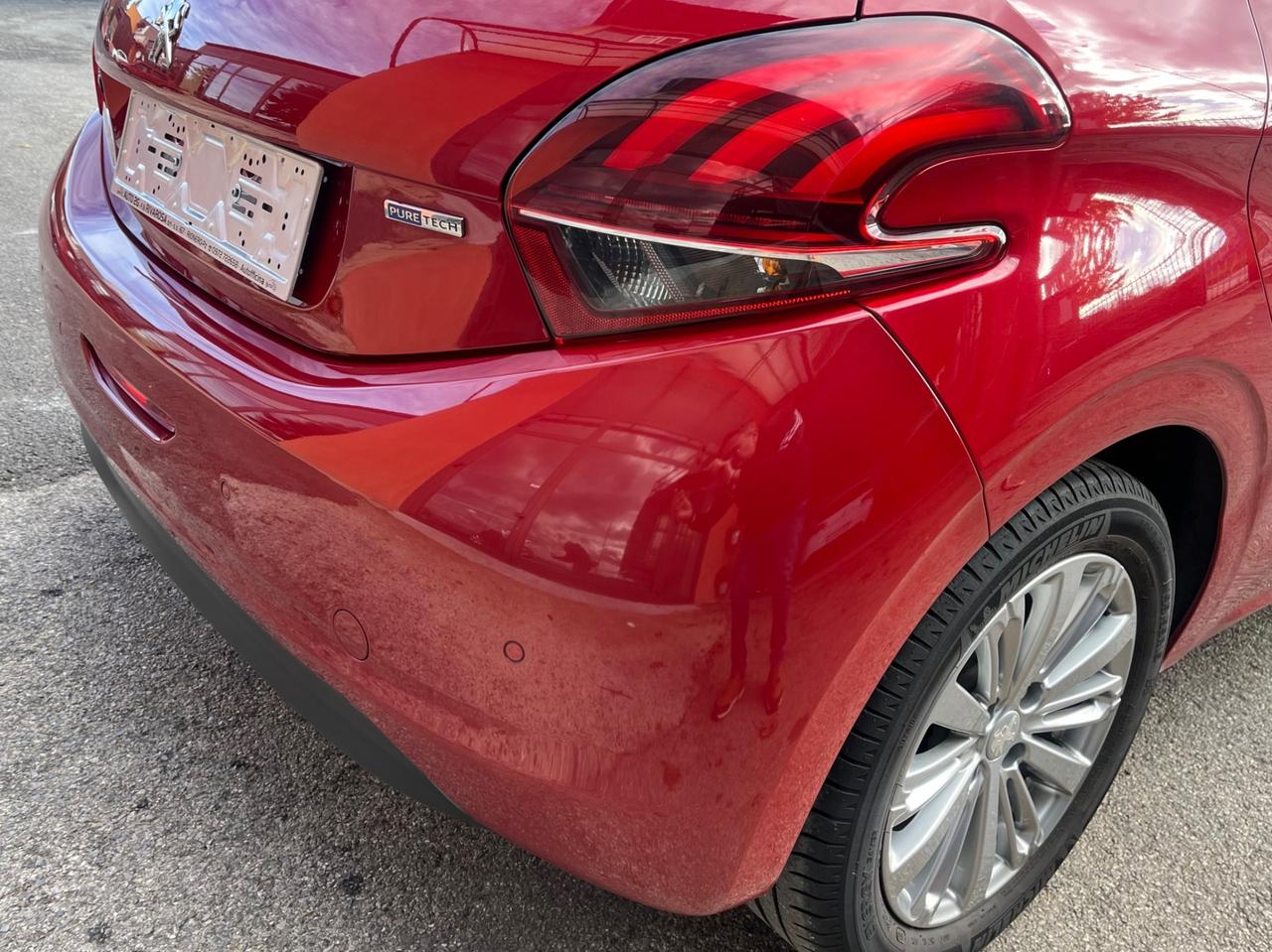 Peugeot 208 PureTech 82 5 porte Style-Km 85500-