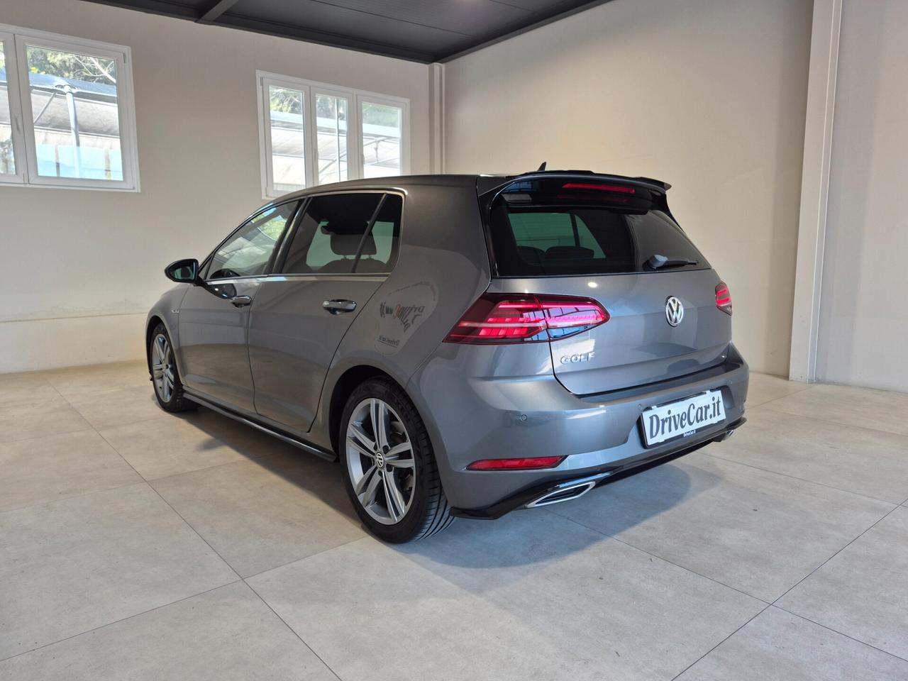 Volkswagen Golf 1.5 TFSI 150CV DSG *R-LINE* LED APPLE CARPLAY ANDROID AUTO RETROCAM. LAVAFARI VETRI PRIVACY