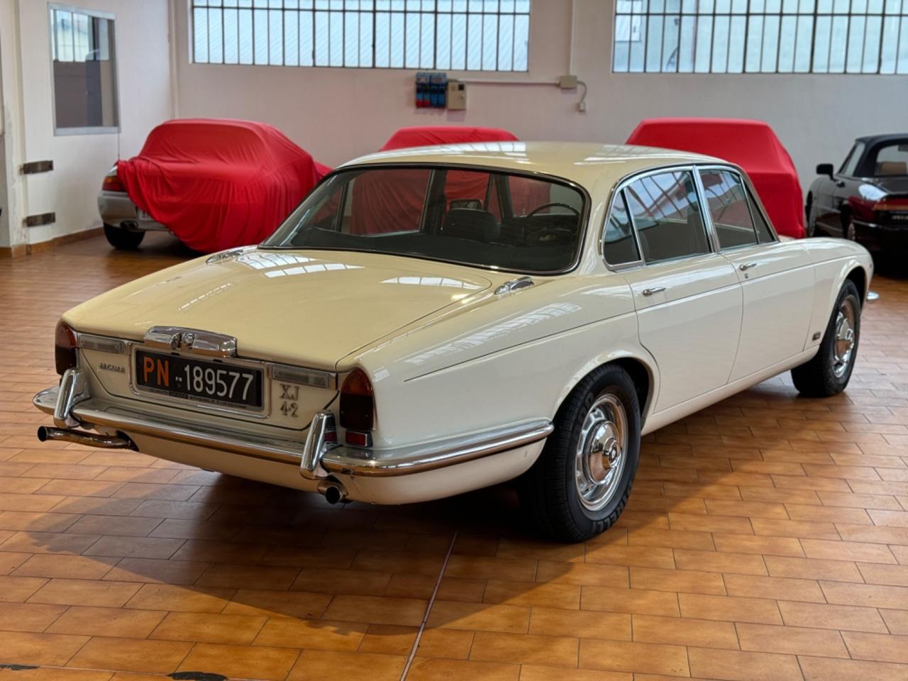 Jaguar XJ6 - 4.2 - TARGA ORO