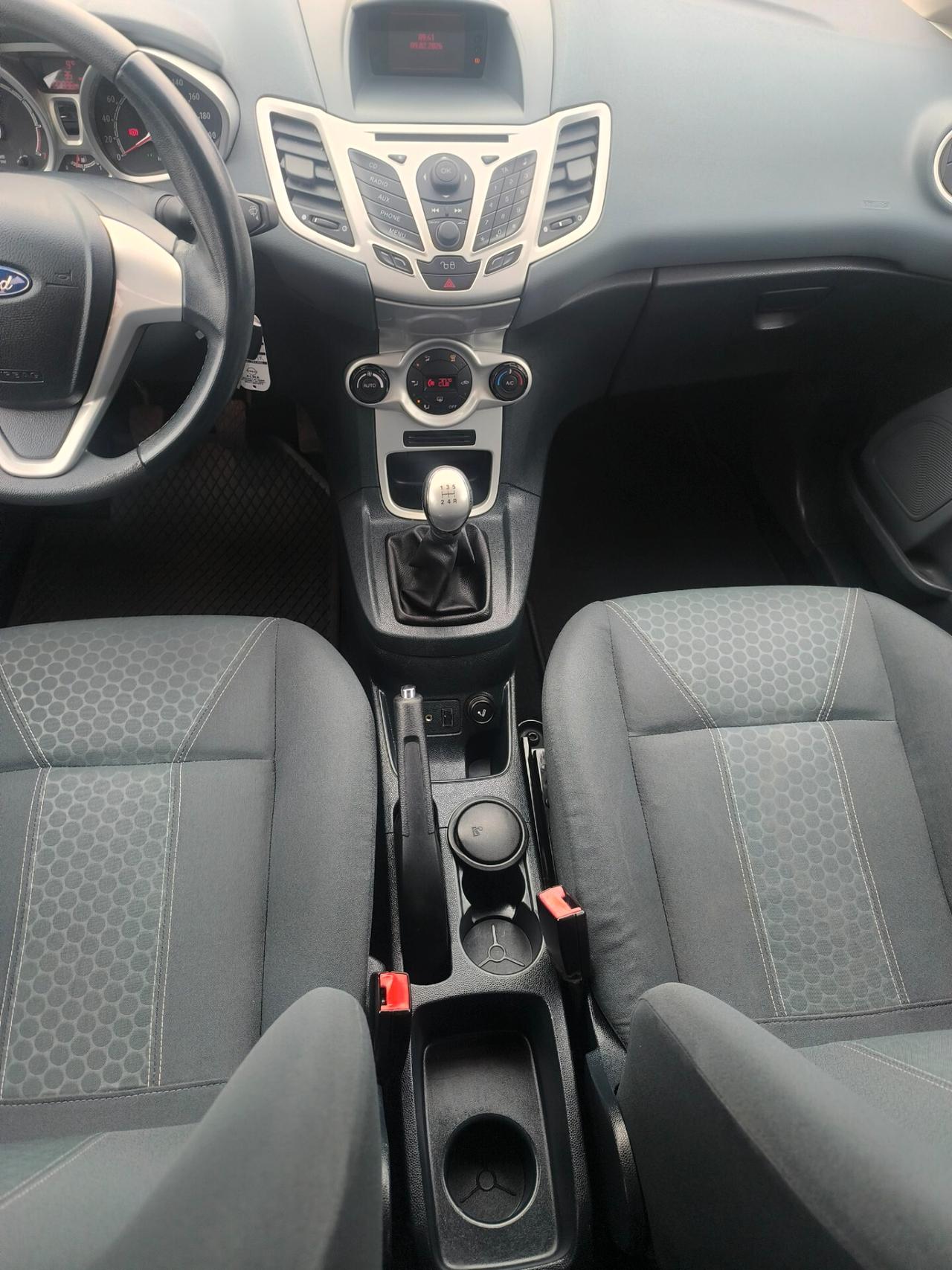 Ford Fiesta benzina km 137mila neopatentati