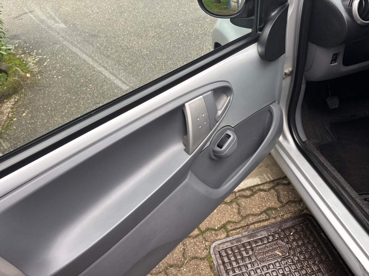 Peugeot 107 1.0 68CV 3p. Neopatentati