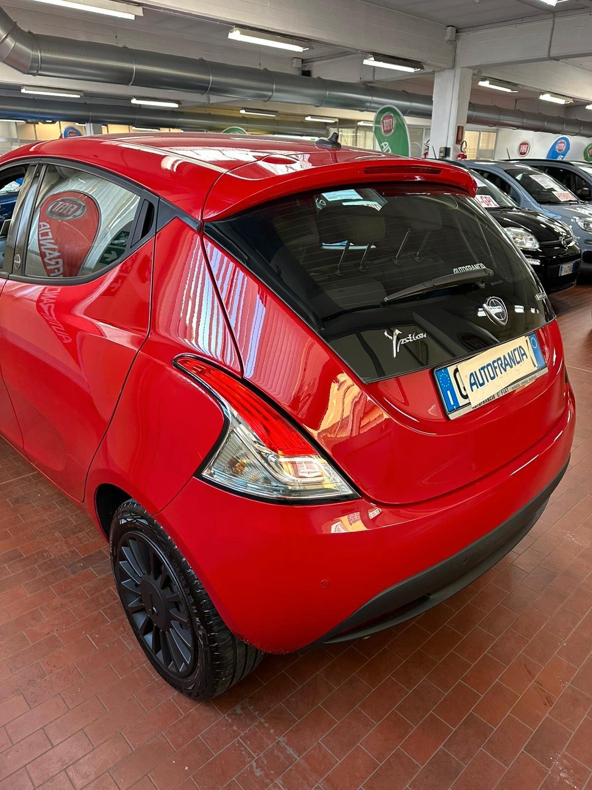 Lancia Ypsilon 1.0 FireFly 5 porte S&S Hybrid Ecochic Silver