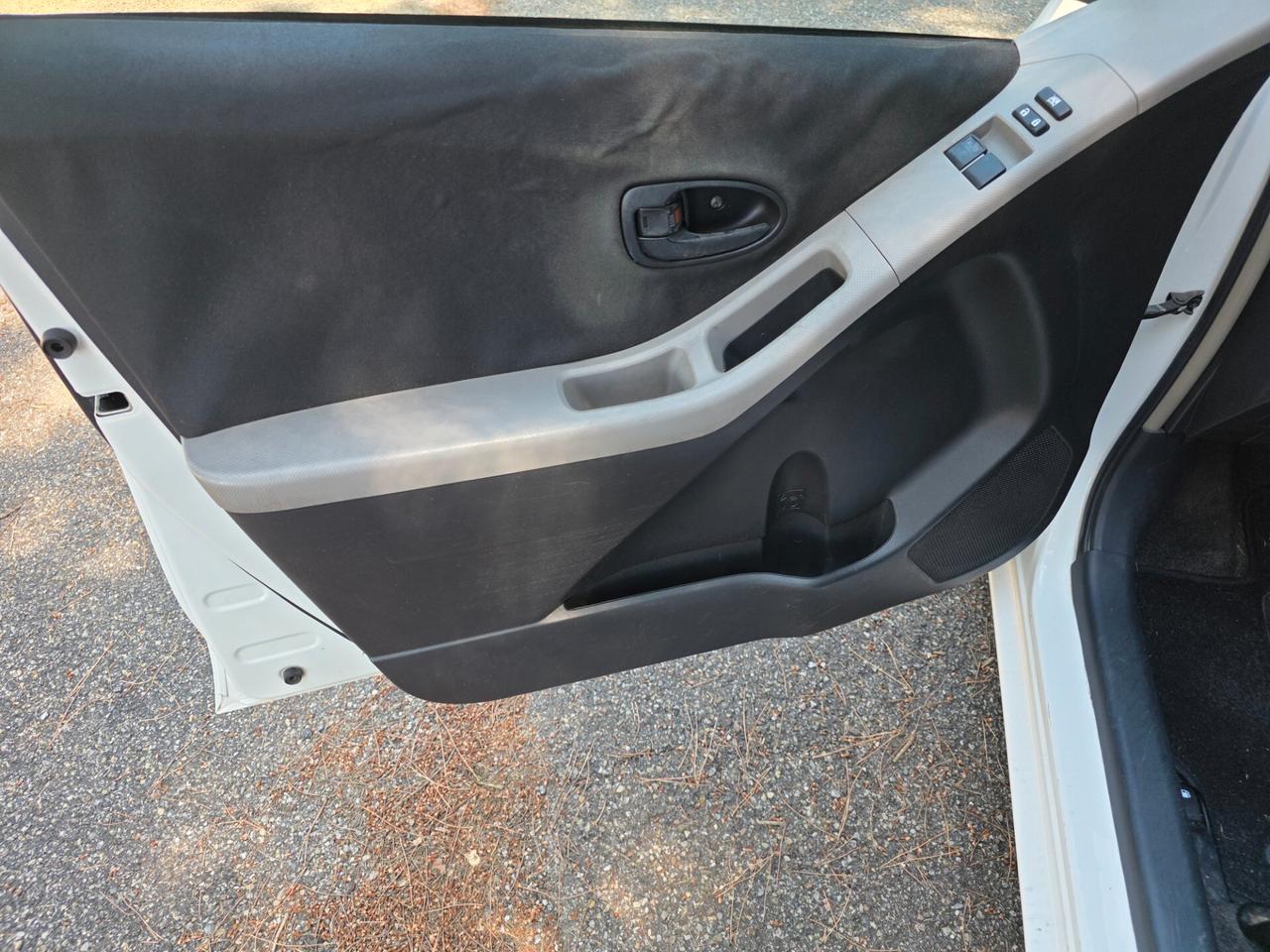 Toyota Yaris 1.0 BENZINA 5 PORTE SOL