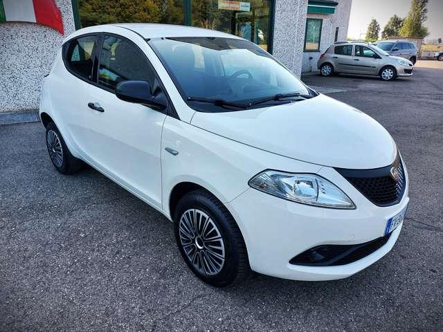 Lancia Ypsilon 0.9 t.air 85 cv Gold ecochic metano uni propiet.