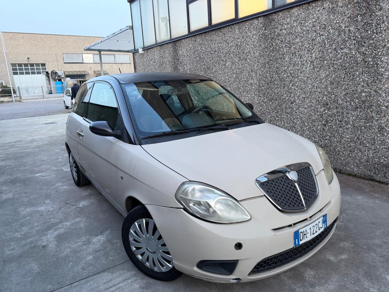 Lancia Ypsilon 1.2 benzina euro4 bicolore