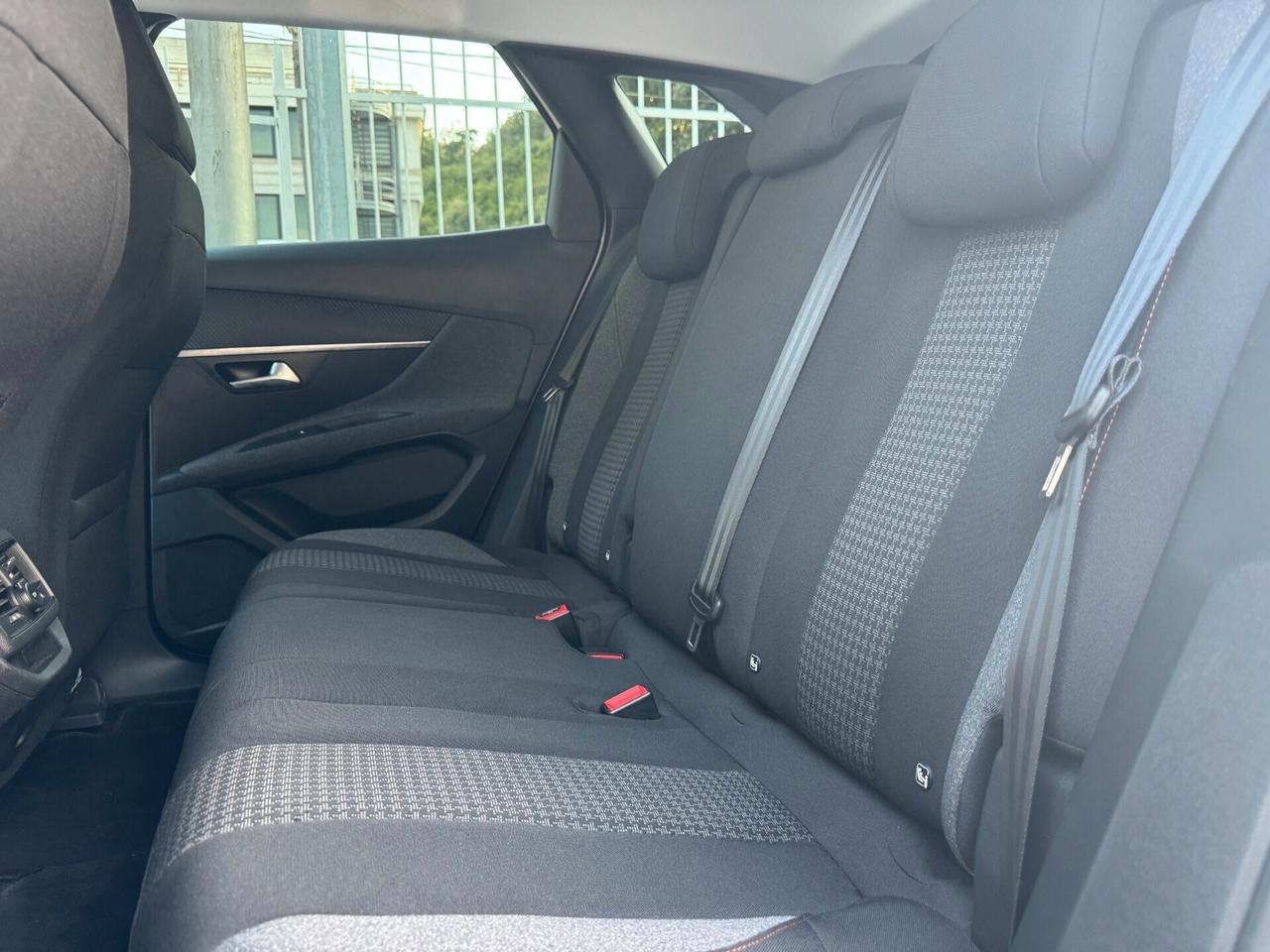 Peugeot 3008 BlueHDi 130 S&S EAT8 Active Pack 2022