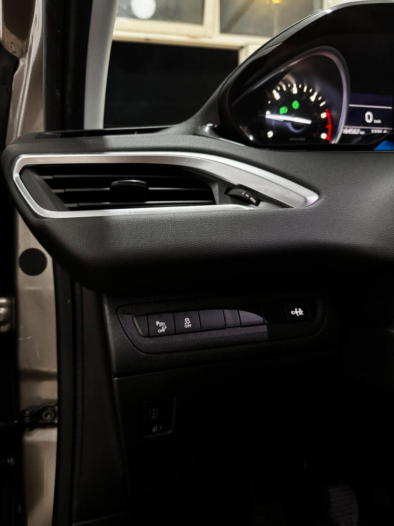 Peugeot 208 1.4 HDi 68 CV 5 porte Allure