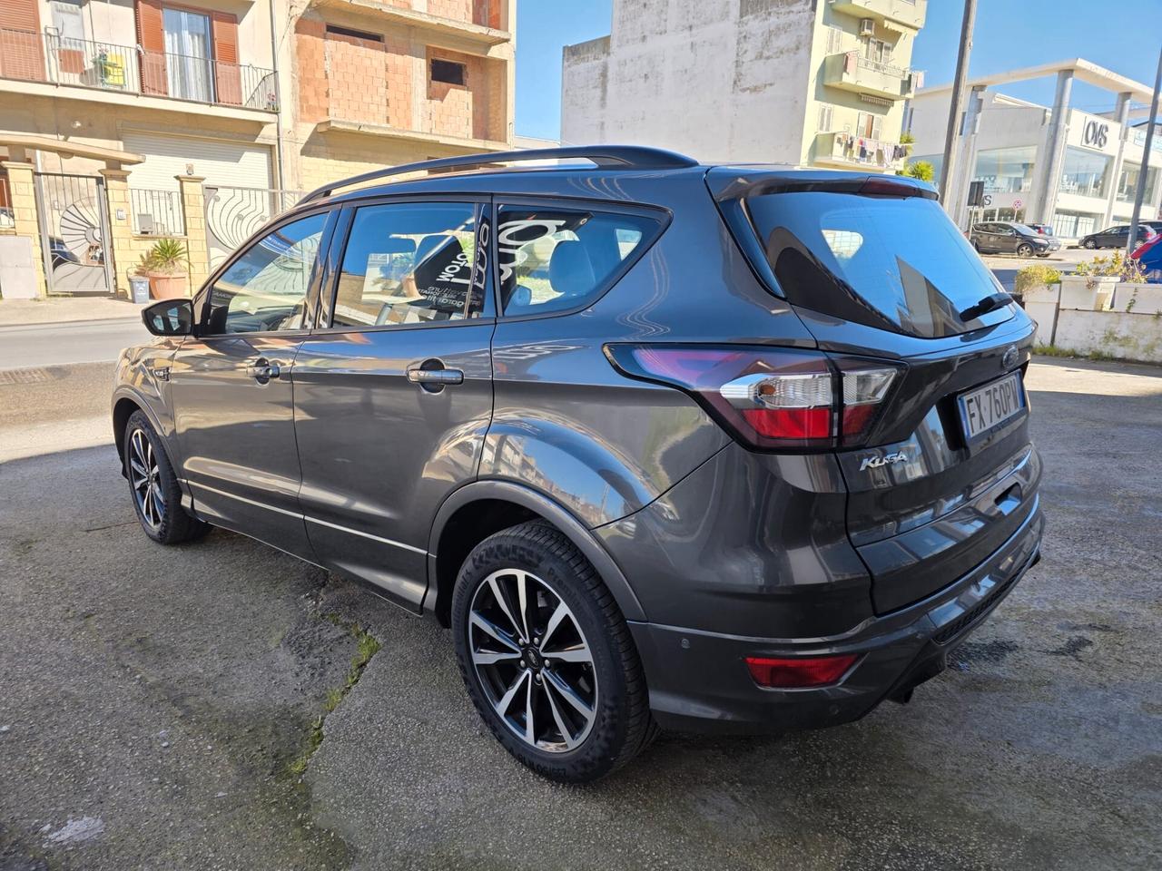 Ford Kuga 1.5 TDCI 120 CV S&S 2WD ST-Line