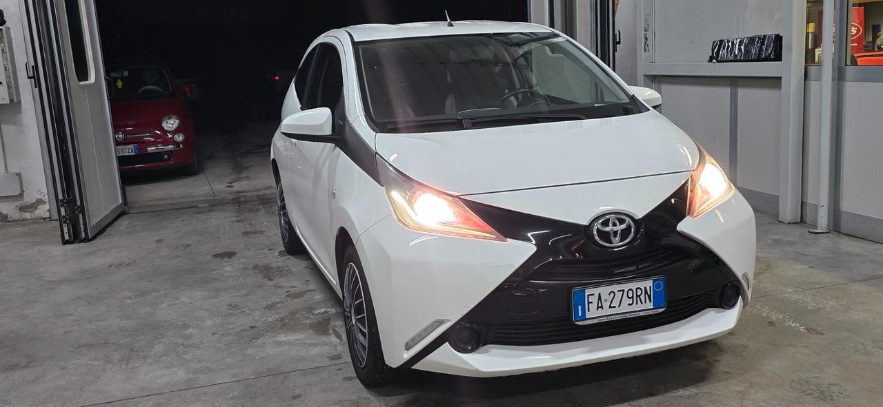 Toyota Aygo 1.0 VVT-i 69 CV 3 porte x-clusiv
