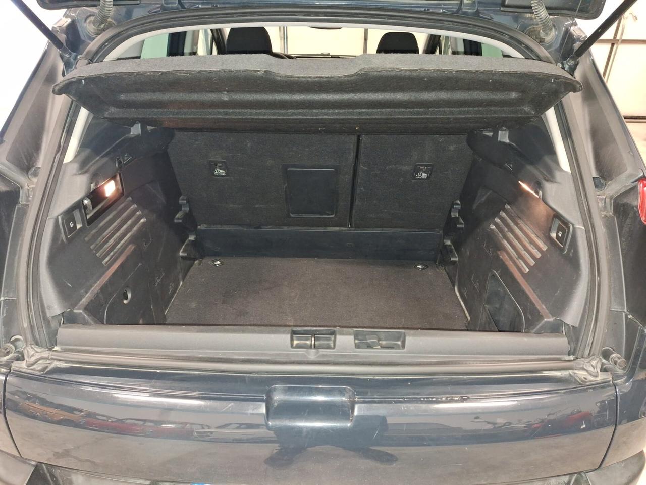 Peugeot 3008 1.6 e-HDi 112CV cambio robotizzato S.&S. Business