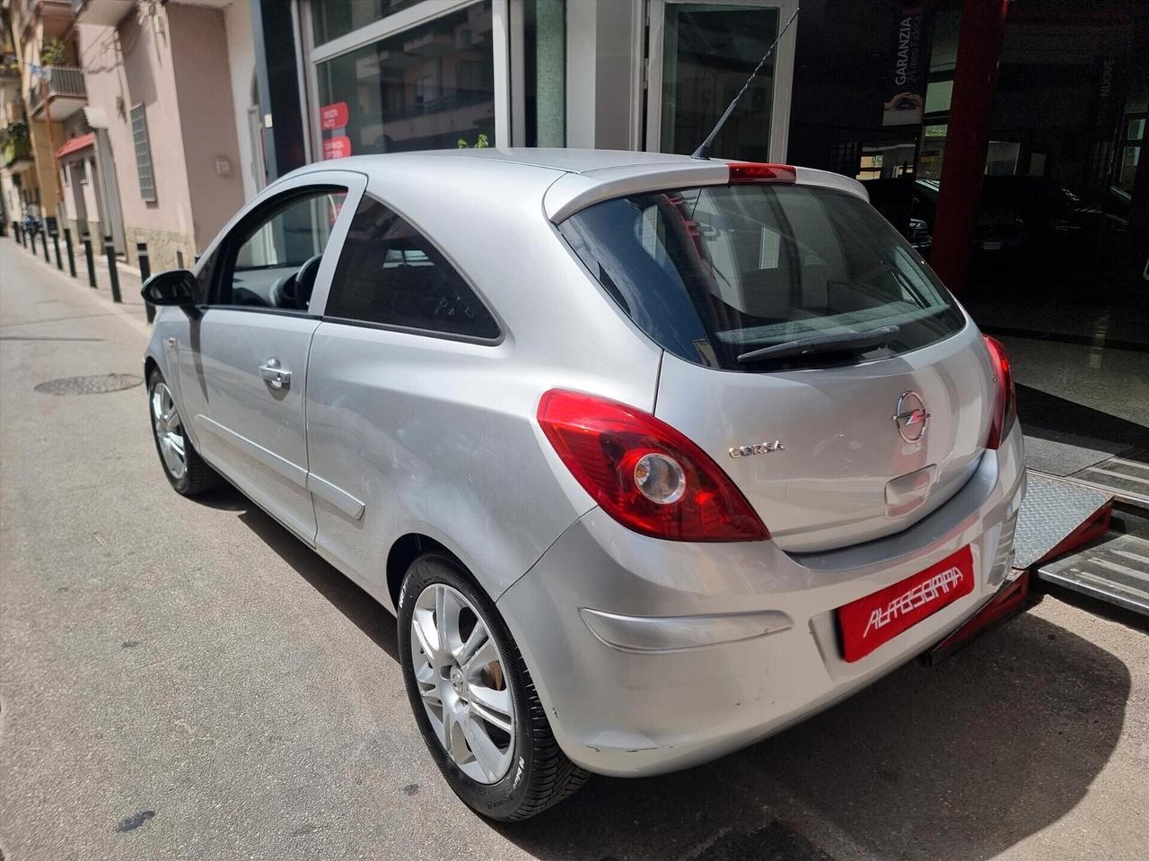 Opel Corsa 1.2 5 porte Cosmo CAMBIO AUTOMATICO GPL