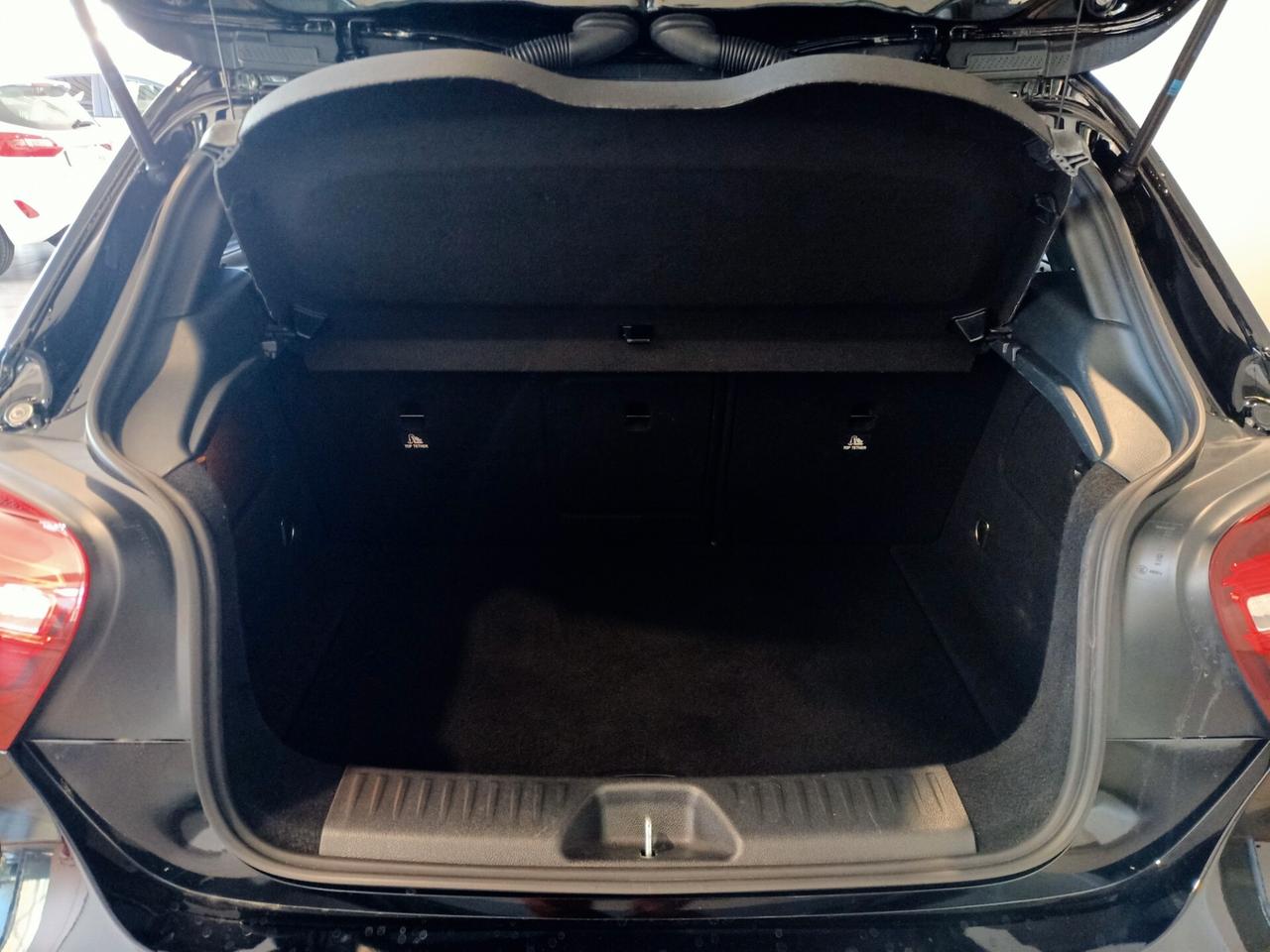 Mercedes-Benz A 180 A 180 d Sport my16