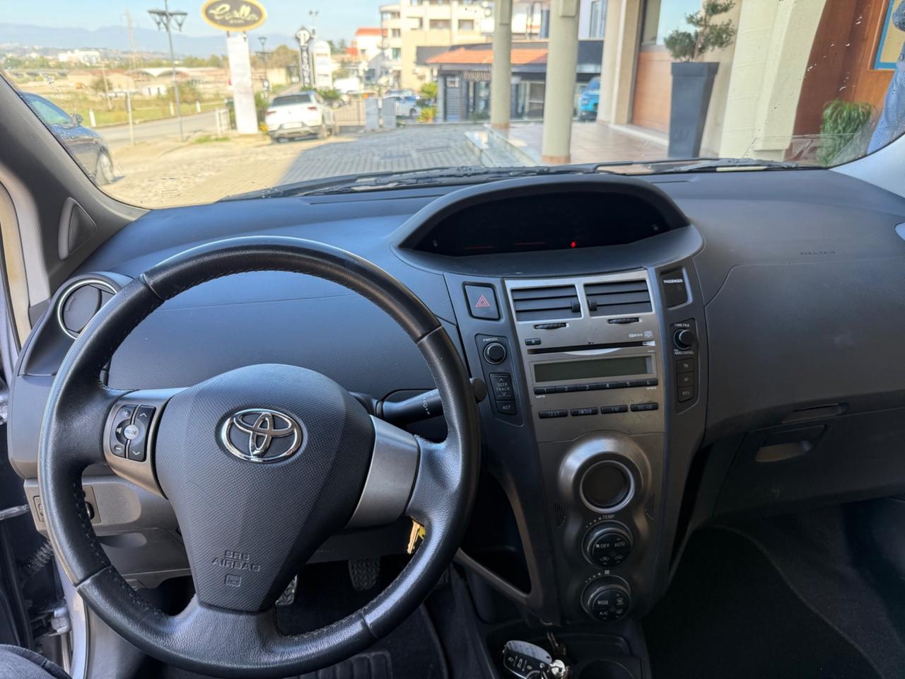 Toyota Yaris 1.0 5 porte