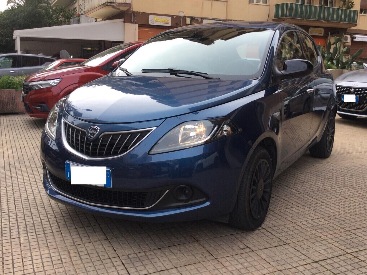 Lancia Ypsilon 1.0 FireFly 5 porte S&S Hybrid Ecochic Silver
