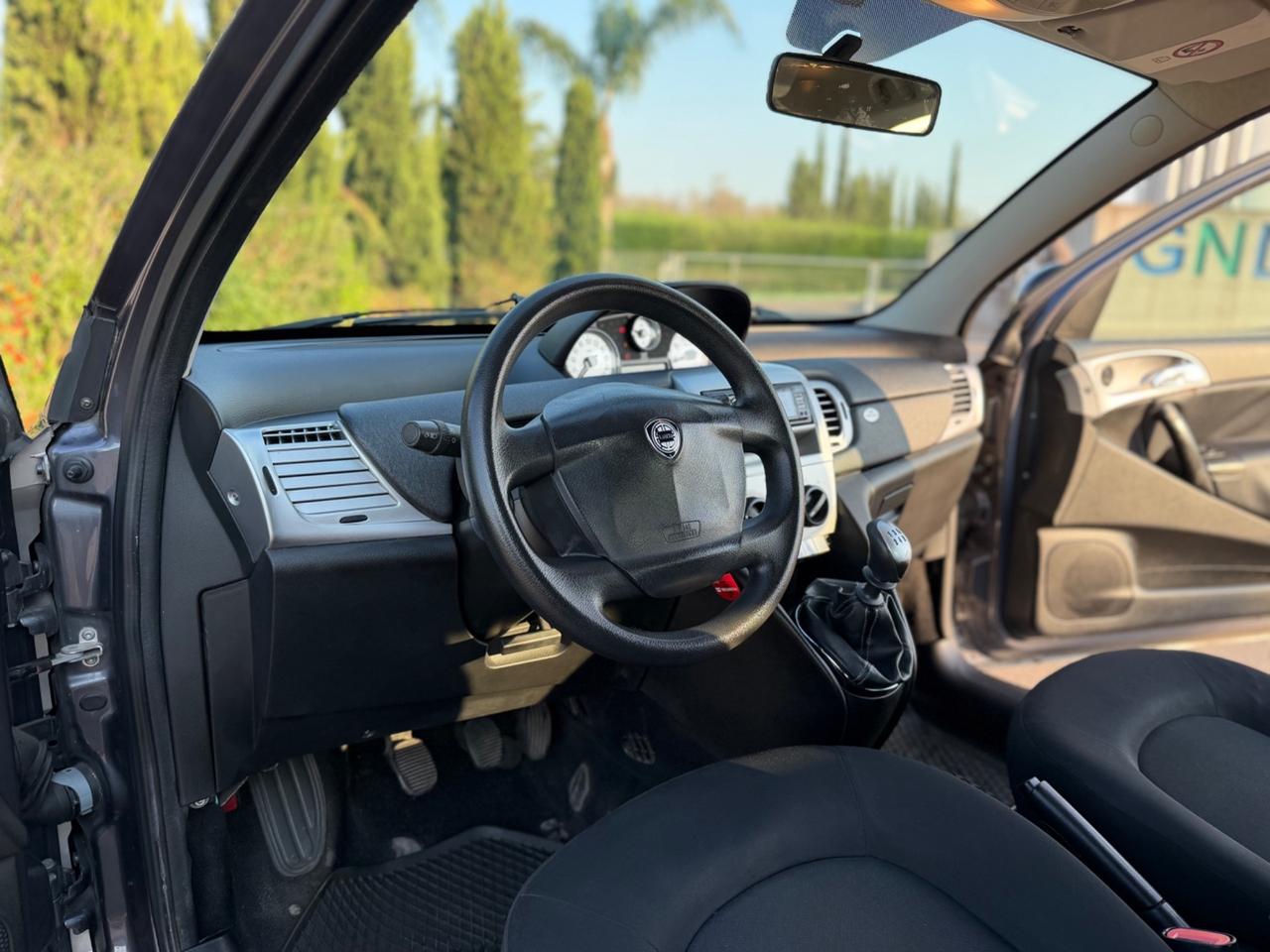Lancia Ypsilon 1.2 69 CV Argento (51KW)