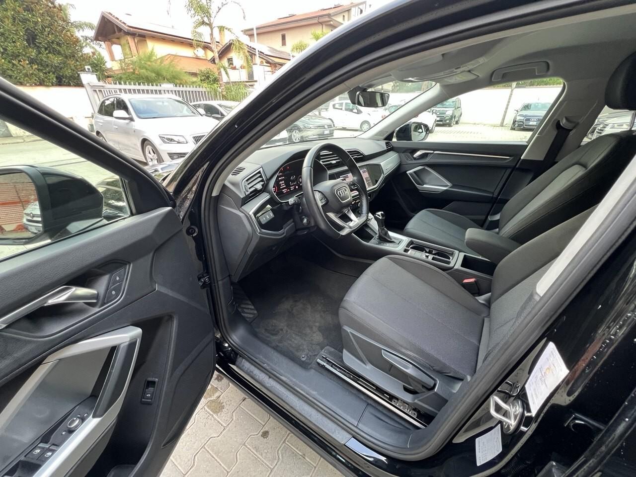 Q3 SPB 35 TDI Stronic Identity black