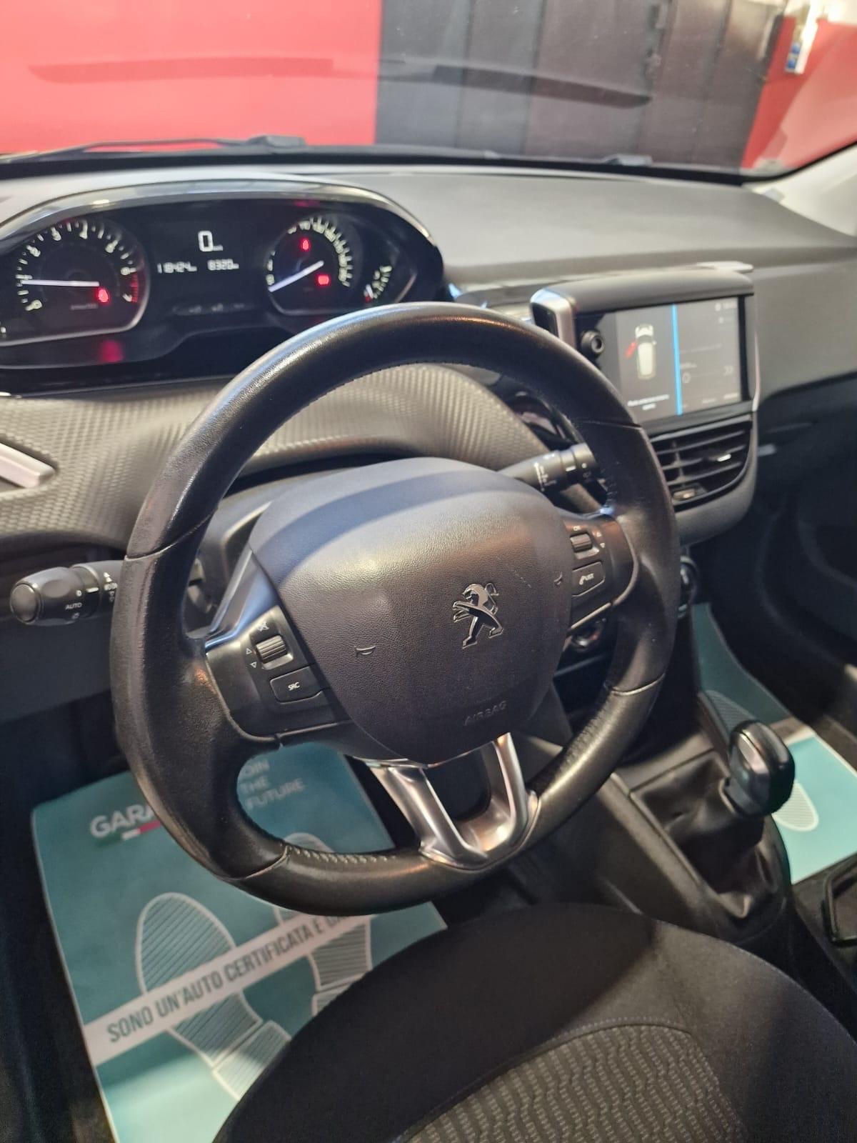 Peugeot 208 PureTech 82 Stop&Start 5 porte Signature