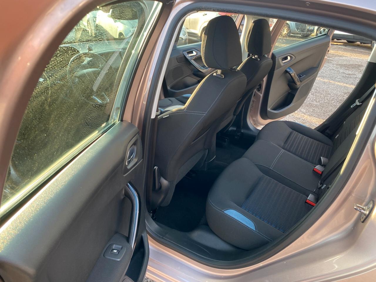 Peugeot 208 1.4 HDi 68 CV 5 porte Allure