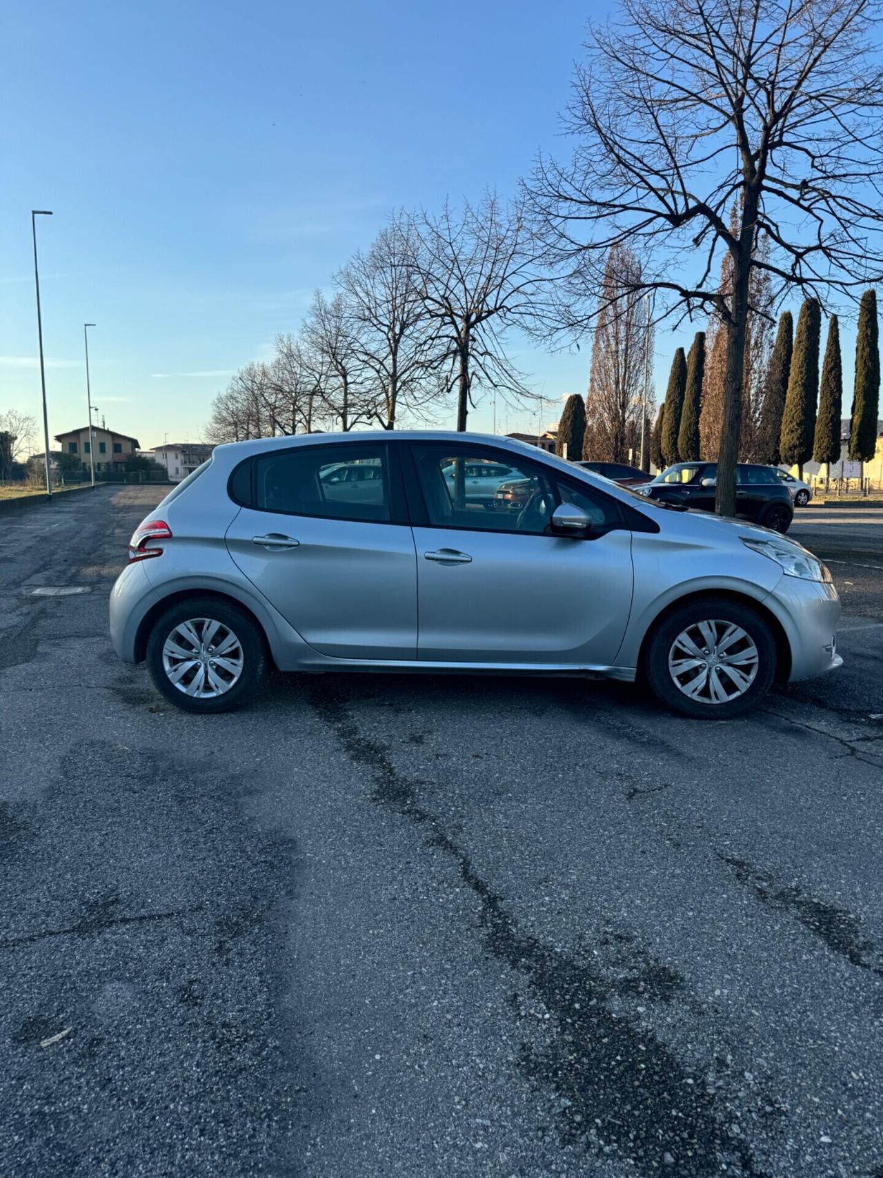 Peugeot 208 1.2 Neopatentati