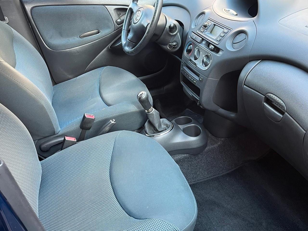 Toyota Yaris 1.0i 16V cat 5 porte Sol