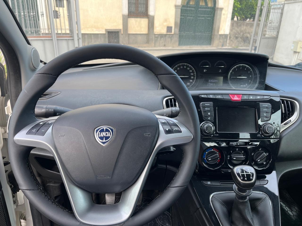 Lancia Ypsilon 0.9 TwinAir 85 CV Ecochic Gold