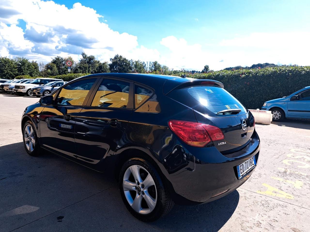 Opel Astra 1.6 115CV 5 porte Cosmo