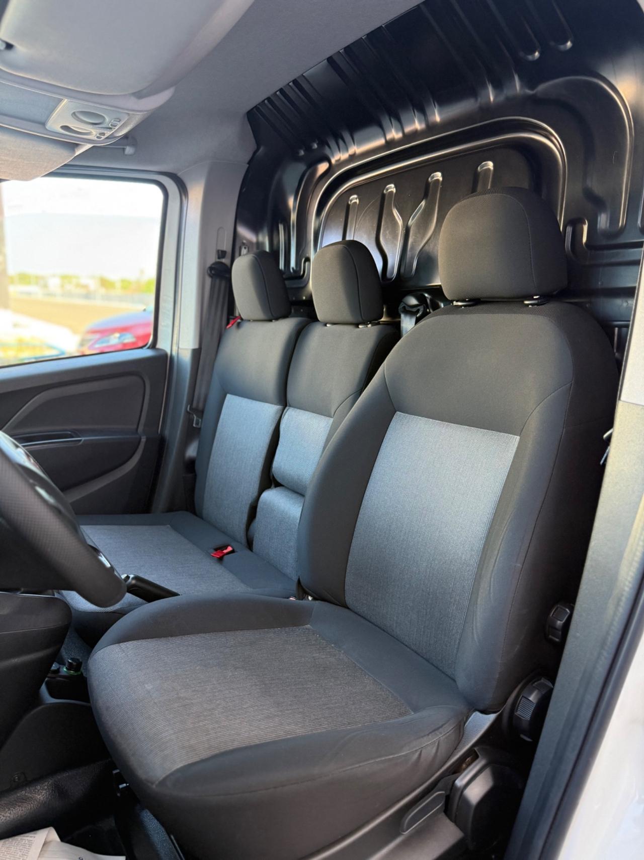 Fiat Doblo MULTIJET, 3 POSTI CON NAVIGATORE,BLUETOOTH,SCHERMO TOUCH,ANDROID AUTO