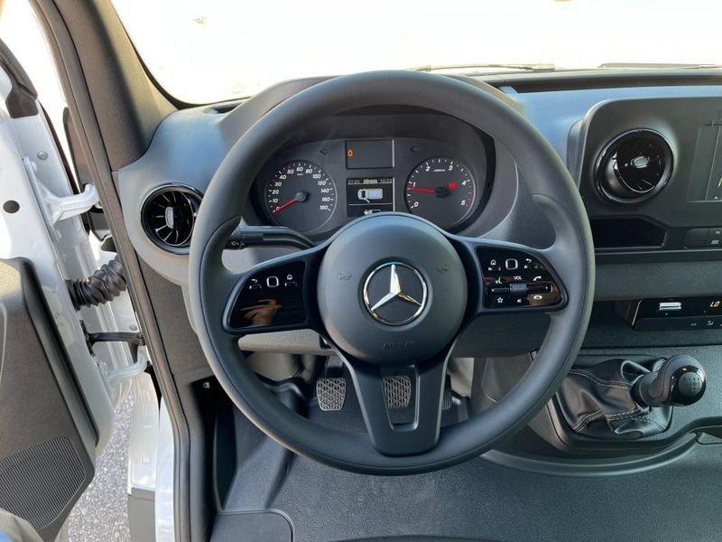 Mercedes-Benz Sprinter 211 CDI F 39/30