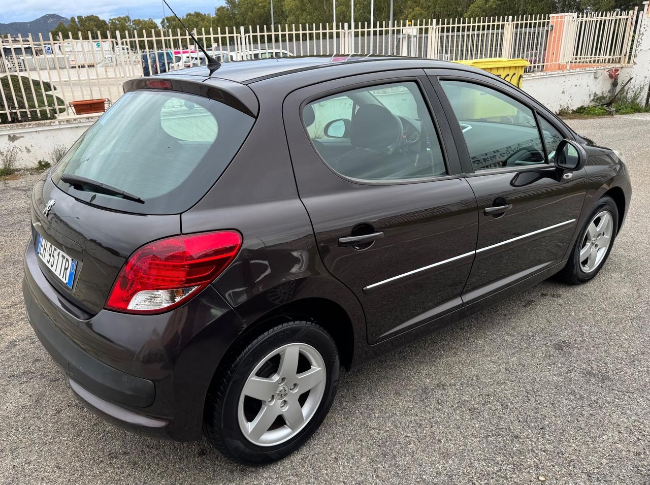 Peugeot 207 1.4 HDi -SOLO 122.000 KM-