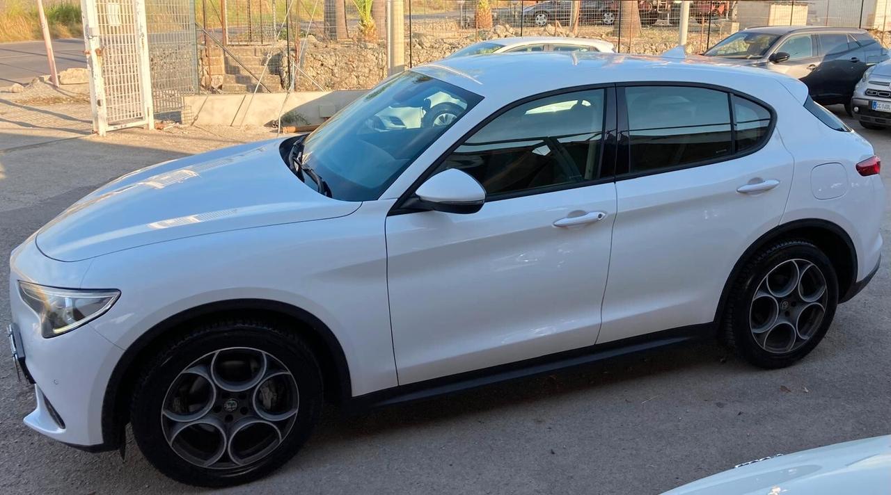 Alfa Romeo Stelvio 2.2 Turbodiesel 160 CV AT8 RWD Business
