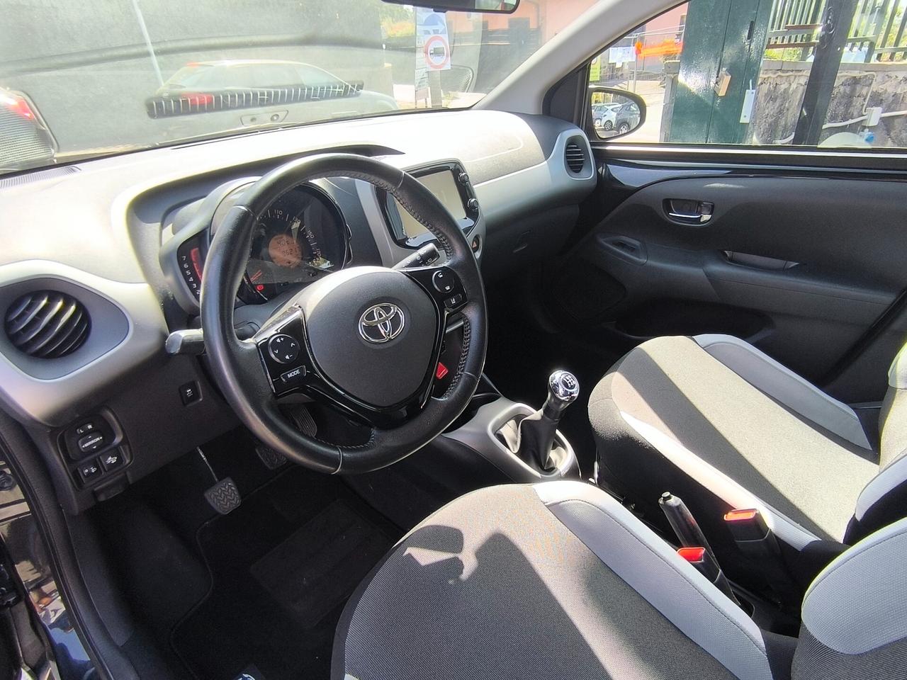 Toyota Aygo 1.0 VVT-i 69 CV 5 porte x-black TSS