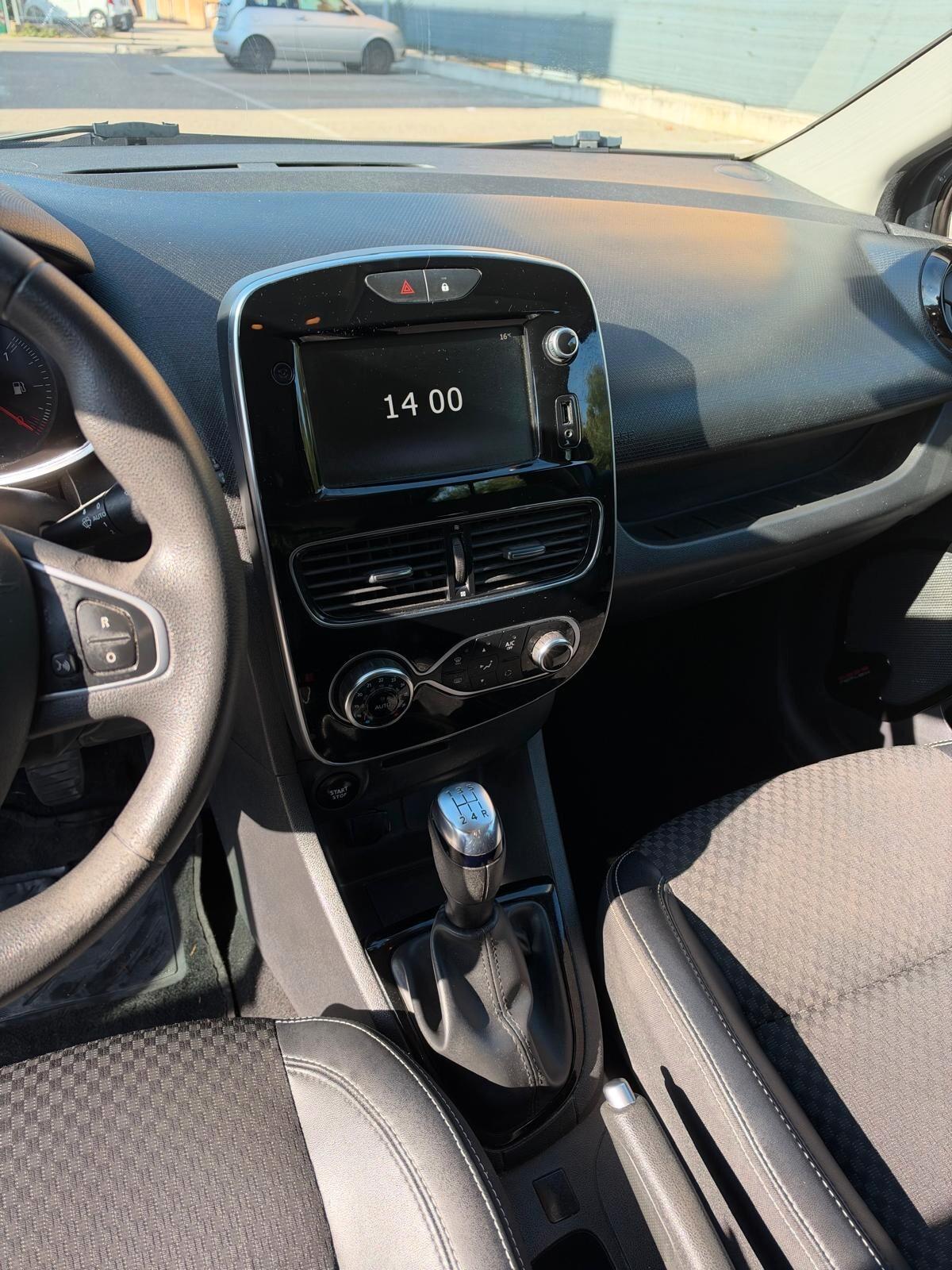 Renault Clio 1.5 dci - NAV. - NEOPATENTATI - 12 MESI DI GARANZIA -