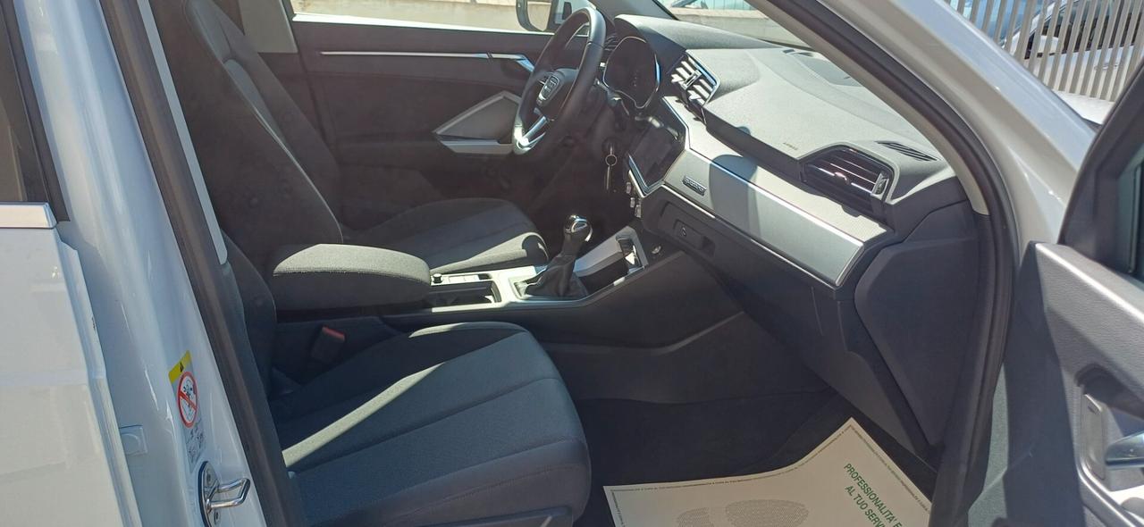 Audi Q3 40 TDI quattro S tronic Business Advanced