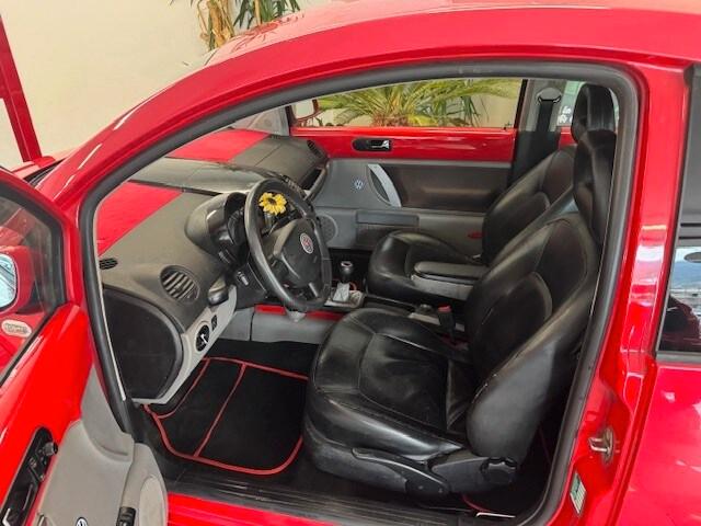 VOLKSWAGEN New Beetle 1.6