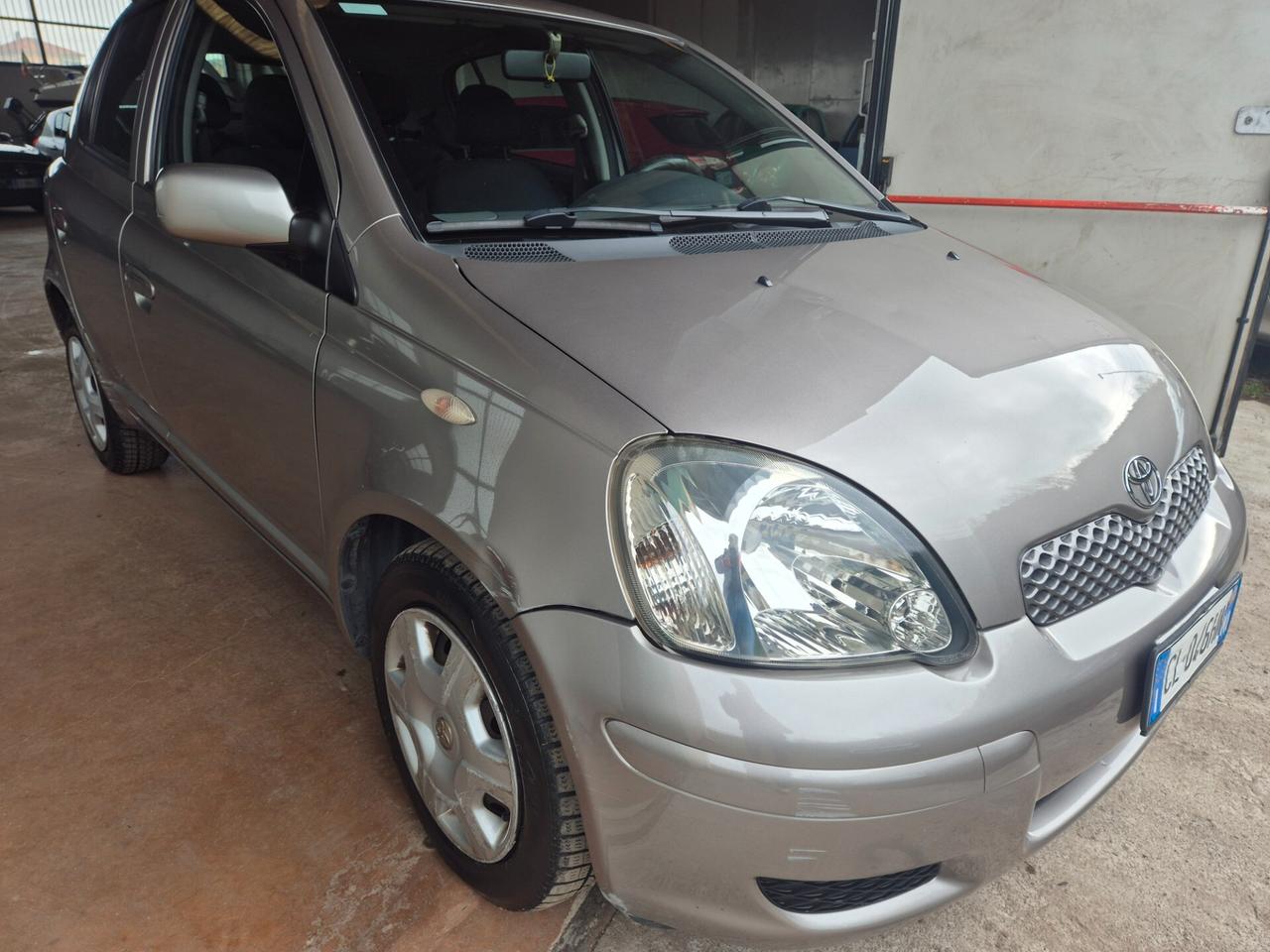 Toyota Yaris 1.0i 16V cat 5 porte Sol Neopatentato