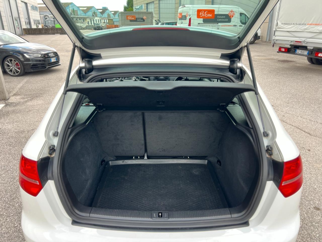 Audi A3 SPB 1.6 TDI 105 CV S-LINE Doppio