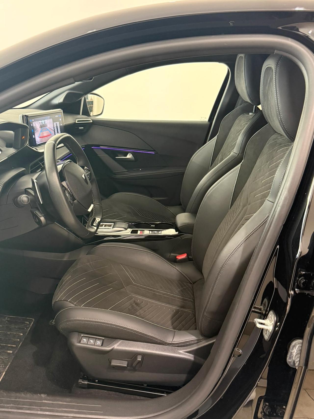 Peugeot 208 hybrid/benzina 2025 14.000 km