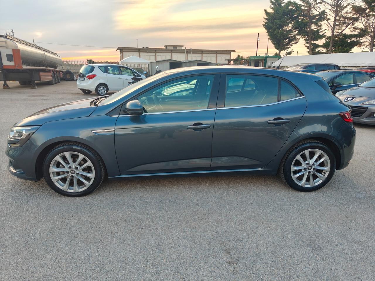 Renault Megane 1.5 Blue dCi 115cv EDC Intens