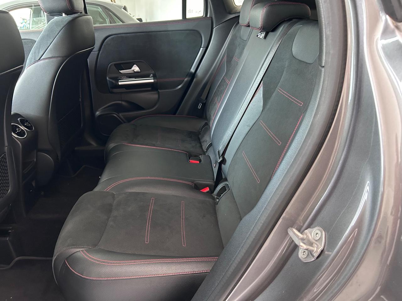 MERCEDES-BENZ GLA 200 d Automatic Premium