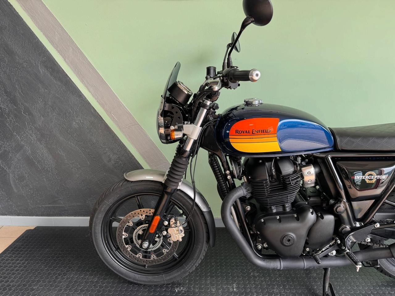 Royal Enfield Interceptor 650 * TUA A 2395 EURO CON FORMULA 50%