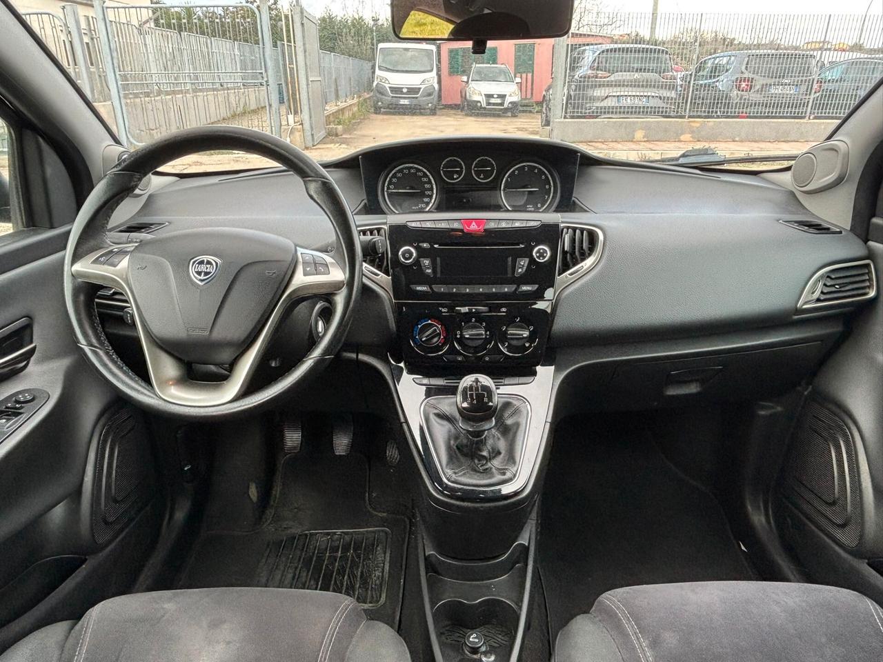 Lancia Ypsilon 1.2 69 CV 5 porte S&S Gold