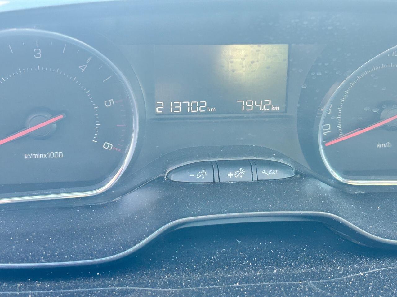 Peugeot 208 1.4 HDi 68 CV 5 porte Allure