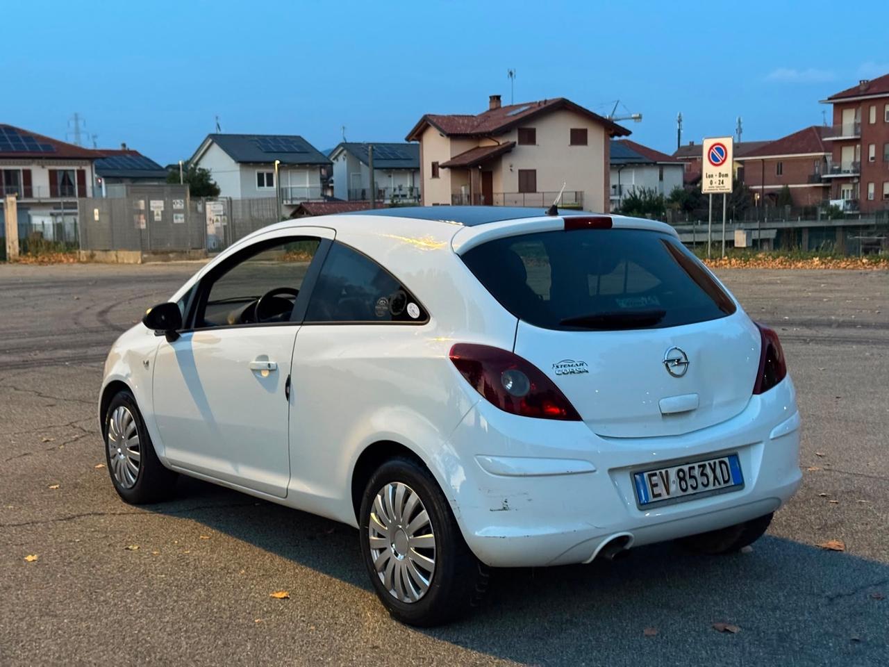 Opel Corsa 1.2 85CV 3 porte GPL-TECH b-color