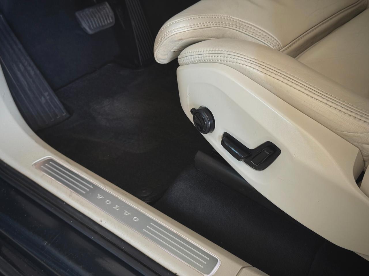 Volvo XC90 Inscription B5 7 posti