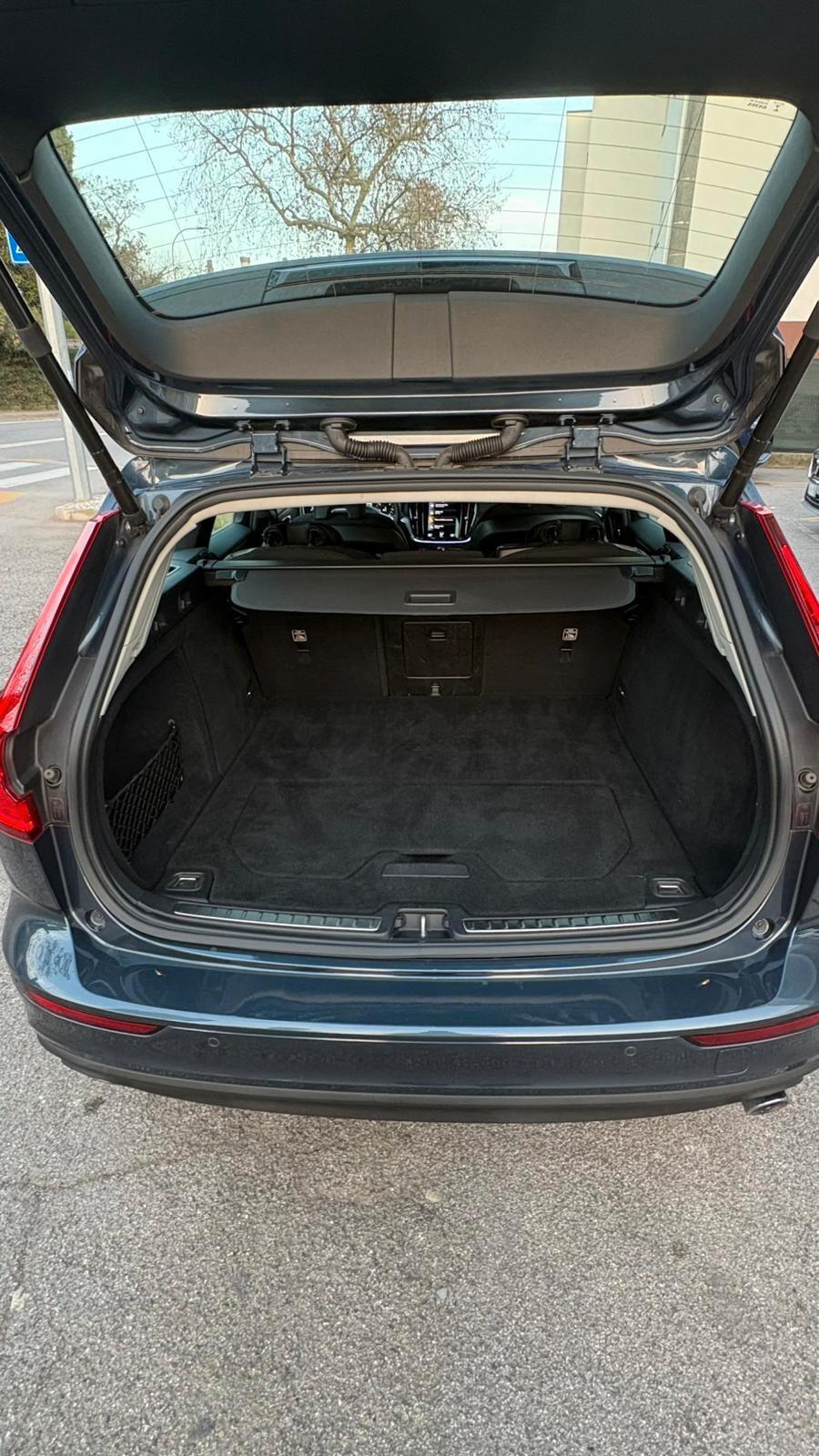 Volvo V60 B4 (d) Geartronic Momentum Business Pro