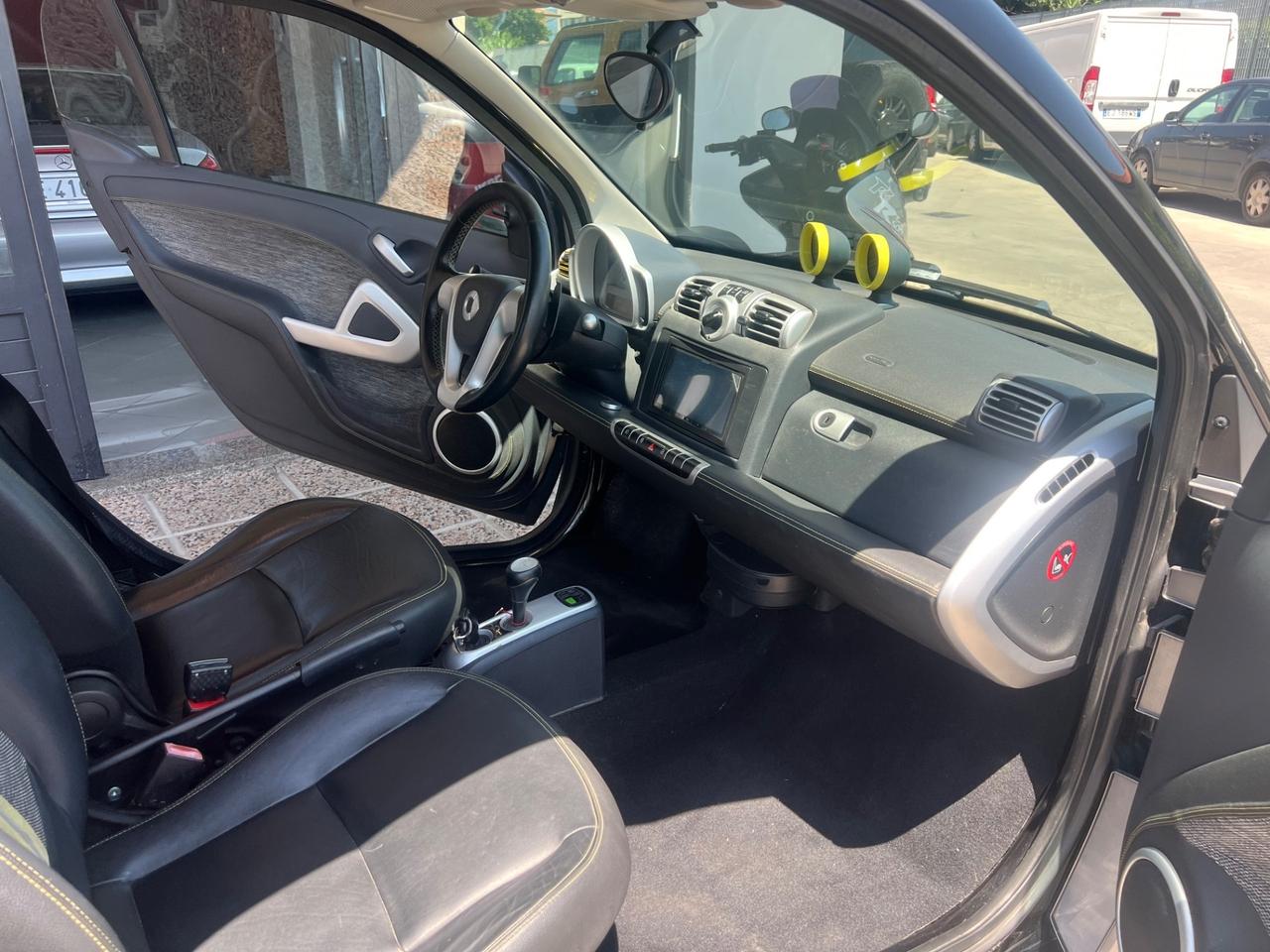 Smart ForTwo 1000 52 kW coupé limited two MHD
