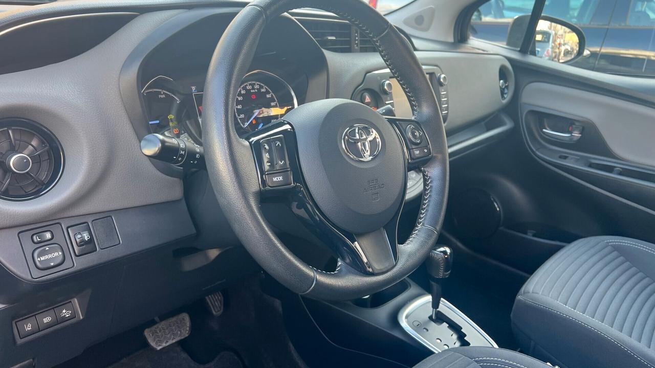 Toyota Yaris 1.5 Hybrid 5 porte Lounge Automatica